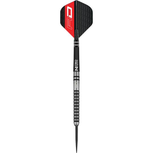 RD2554_Red_Dragon_Gian_Van_Veen_Steeldarts_1v01Arp58hALho Das Bild zeigt einen Red Dragon Gian Van Veen Steeldart mit einem Gewicht von 21g. Der Dart hat einen silbernen Barrel, einen schwarzen Shaft und schwarze Flights mit rotem und weißem Aufdruck.