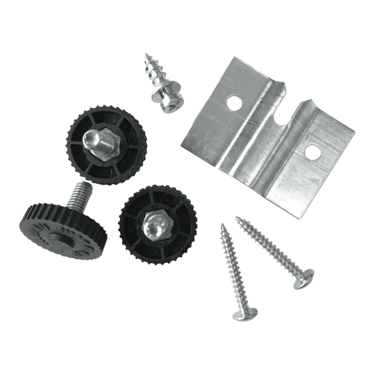 Uchwyt ścienny Winmau Rota-Lock Blade 6 Das Bild zeigt das Winmau Rota-Lock Blade 6 Wandhalterungs-Set mit Schrauben, Kunststoffrädern und einer Metallhalterung. Es sind alle benötigten Teile zur Befestigung eines Dartboards an der Wand abgebildet.