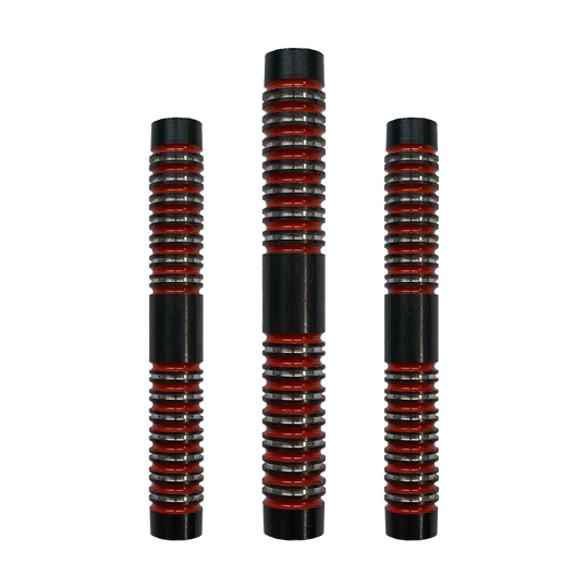 Das Bild zeigt drei McDart Crimson Softdart Barrels mit einem Gewicht von 20g. Die Barrels sind schwarz mit roten und silbernen Ringen designt.