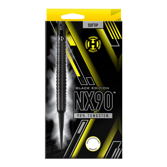 Miękkie lotki Harrows NX90 Black Edition Auf dem Bild ist die Verpackung der "Harrows NX90 Black-Edition Softdarts" zu sehen. Die Verpackung ist überwiegend schwarz mit gelben und silbernen Akzenten und zeigt einen Softdart aus 90% Tungsten.