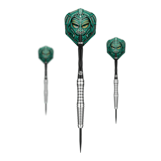 Das Bild zeigt drei Steeldarts des Produkts "Shot Tribal Weapon Toki". Die Flights haben ein auffälliges, grünes Maskendesign mit tribalem Muster.