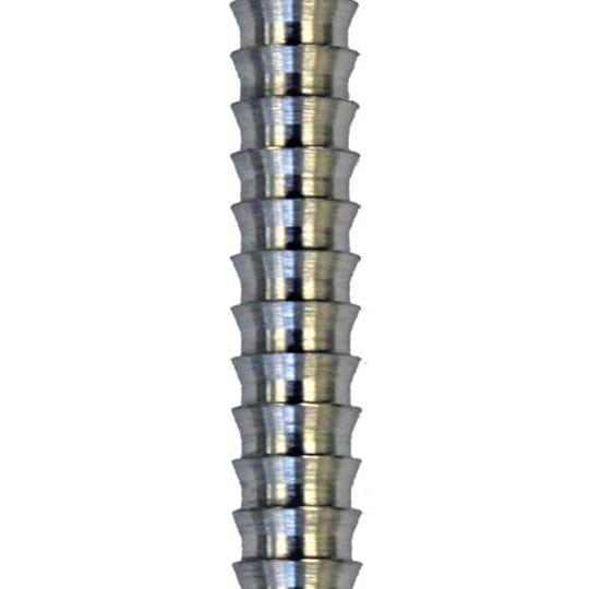 mc3neu5200bfbe6c06d Das Bild zeigt den "McDart Ultra Shark Barrel Soft", einen silbernen Dart-Barrel mit markanten Rillen. Das Metallstück hat eine zylindrische Form und ist präzise gearbeitet.