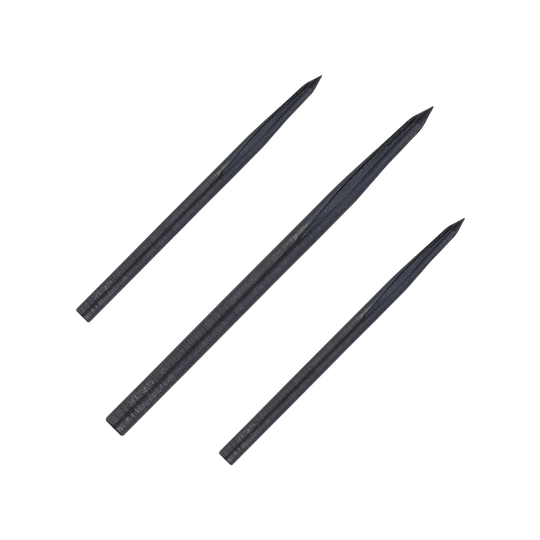 Stalowe groty do rzutek Unicorn Volute Noir Das Bild zeigt drei schwarze Steeldartspitzen des Produkts „Unicorn Volute Noir“. Sie sind länglich, spitz zulaufend und aus Metall gefertigt.