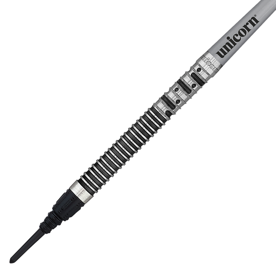 23831_Unicorn_Noir_Gary_Anderson_Phase_5_Softdarts_2 Das Bild zeigt einen Unicorn Noir Gary Anderson Phase 5 Softdart. Der Dartpfeil hat ein silber-schwarzes Design mit präzisen Rillen für besseren Halt.